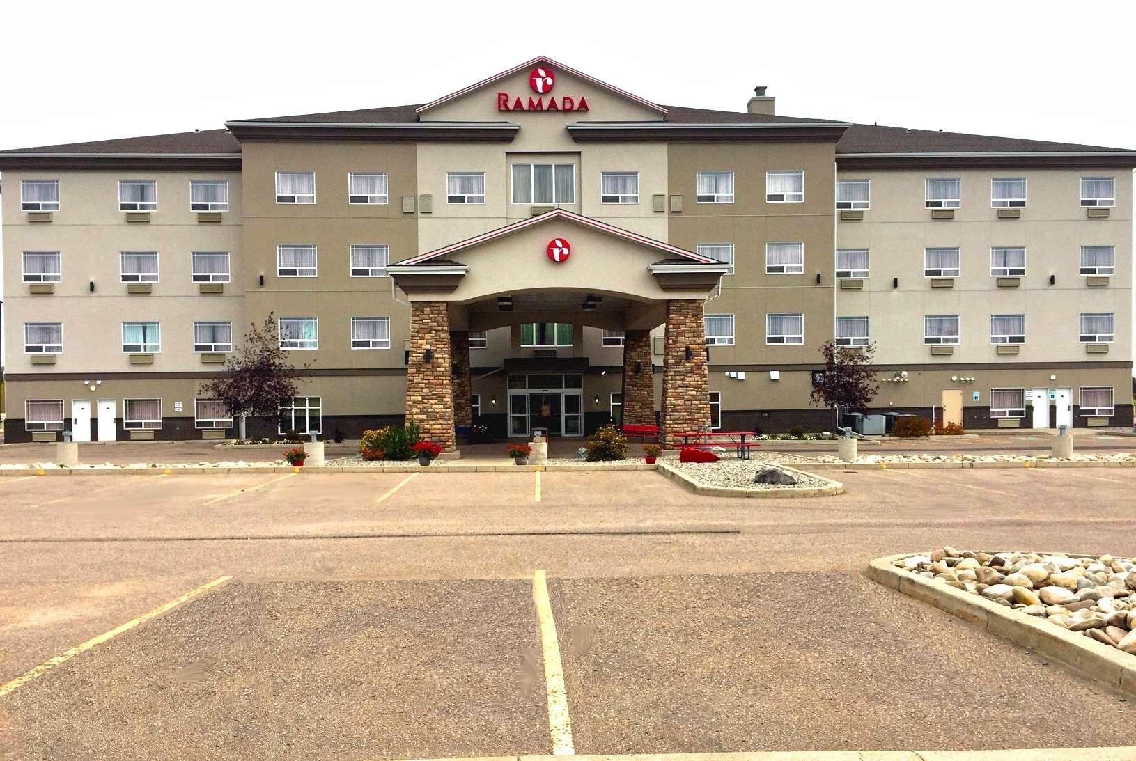 Ramada By Wyndham Lac La Biche Motel Exterior photo